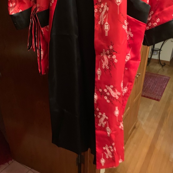 Robe - Picture 2 of 4